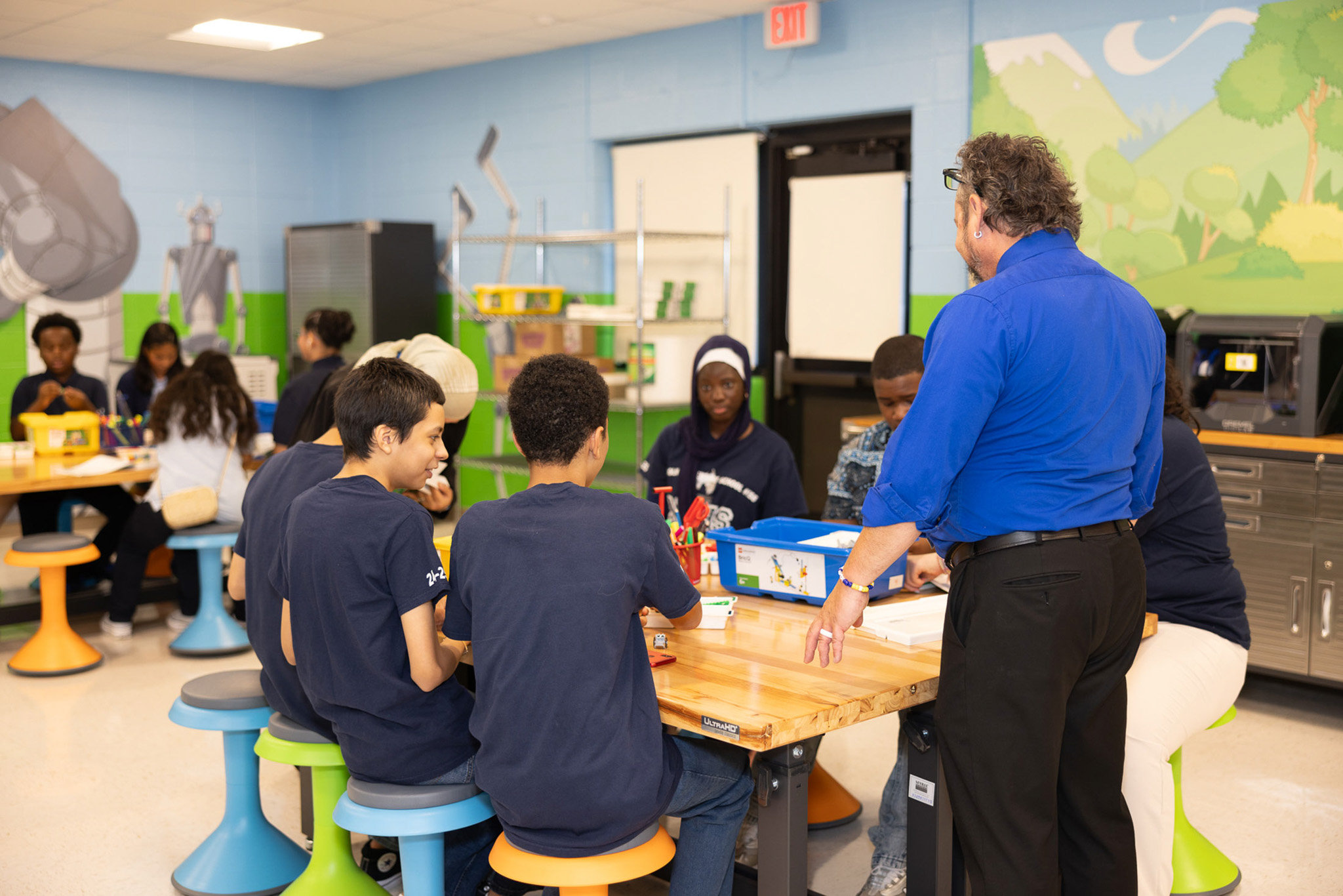 stuends working together using STEM